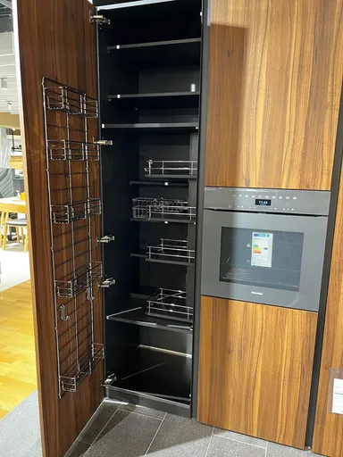 LEICHT Orlando Designküche Nussbaum